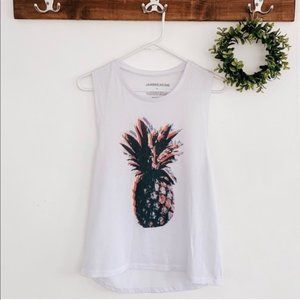 Jawbreaking pineapple tank